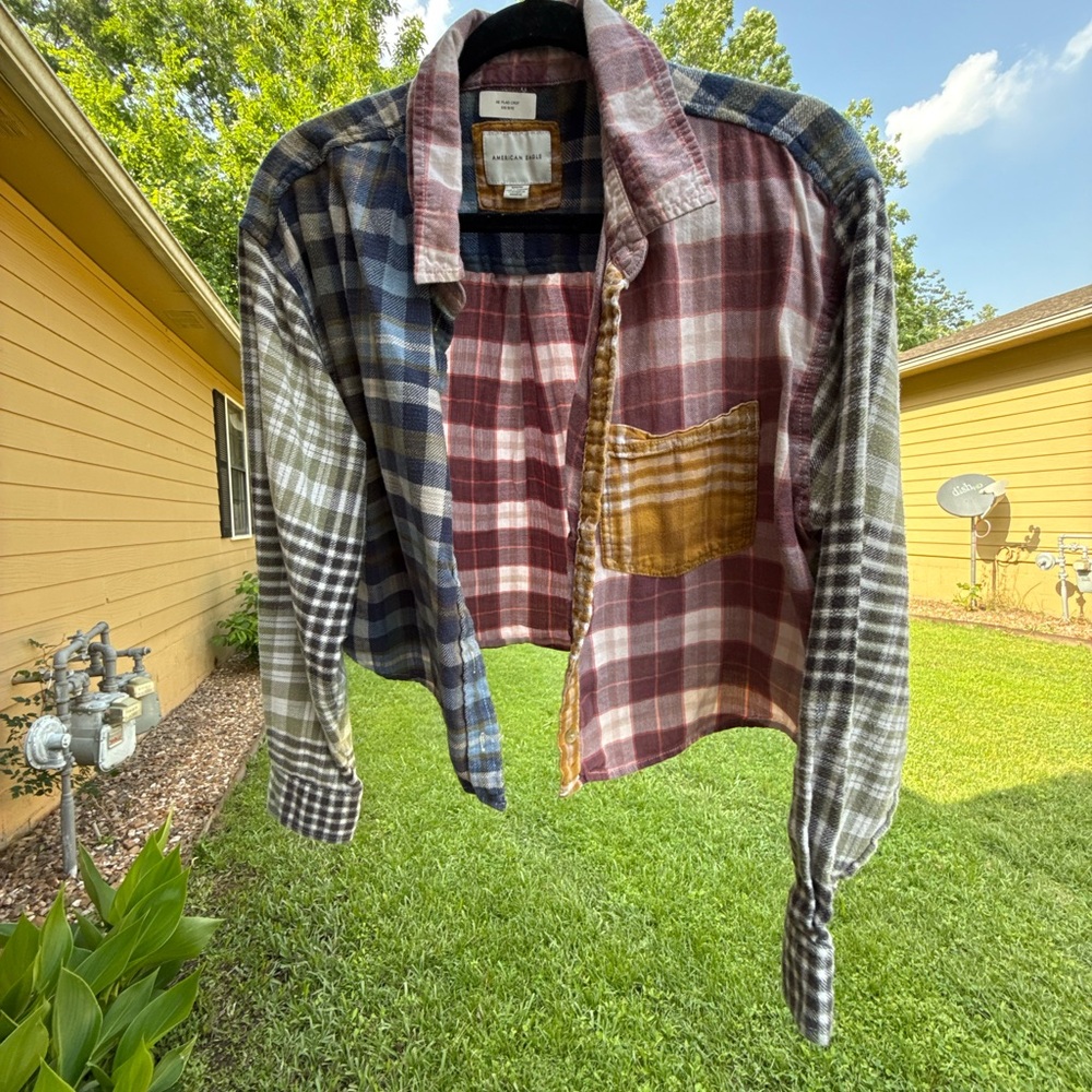 American Eagle Outfitters Red and Blue Casual Button Down Shirt